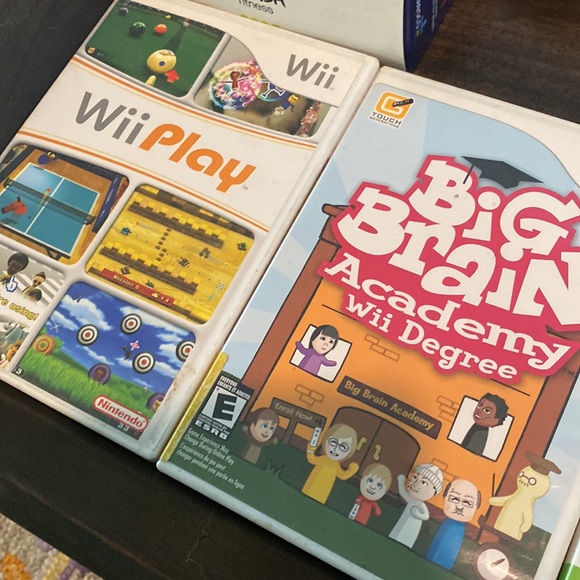 Wii Fit Bundle Plus Mario Kart & So much More - Picture 8 of 12